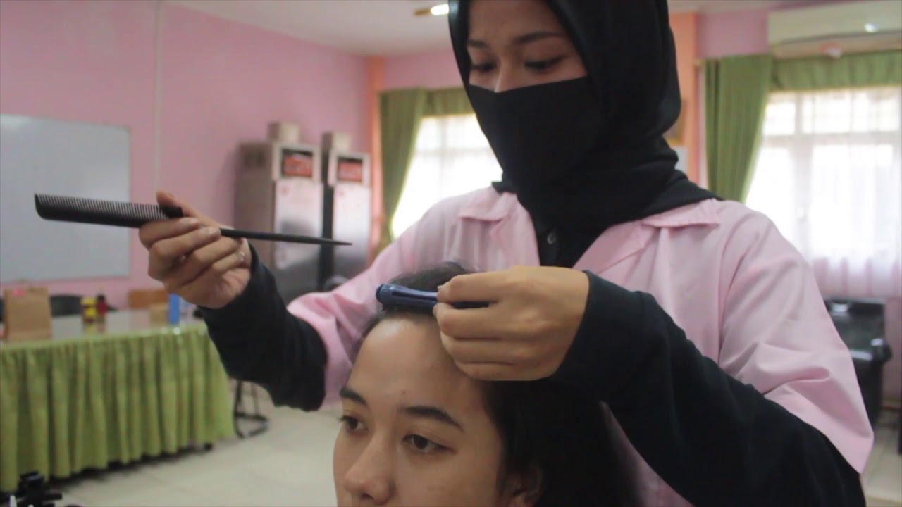 Pengeritingan Rambut Dengan Teknik Dasar