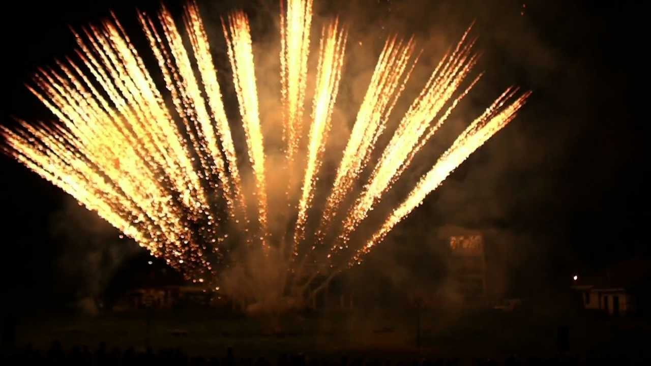 Fuochi d'artificio con musica - Queen - Apertura spettacolo 