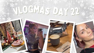 Lay My Christmas Table With Me | Vlogmas Day 22 🎄