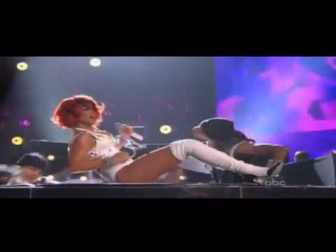 Rihanna feat. Britney Spears - S&M Remix - Live - Billboard Music Awards 2011