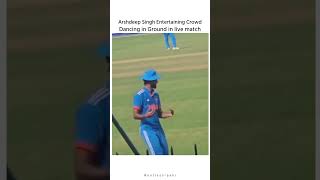Arshdeep Singh Dancing for crowd in live match #short #viral #cricketbuzz #indvsaus #indvspak