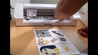 Silhouette Studio Tutorial.  Cutting without registration marks for making stickers.