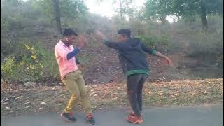 दोस्त के साथ डांस कर रहे हैं पहली बार गाना टूरी जींस वाली दिखे कमाल के-😎👆 संजय भाई एंड रामानंद