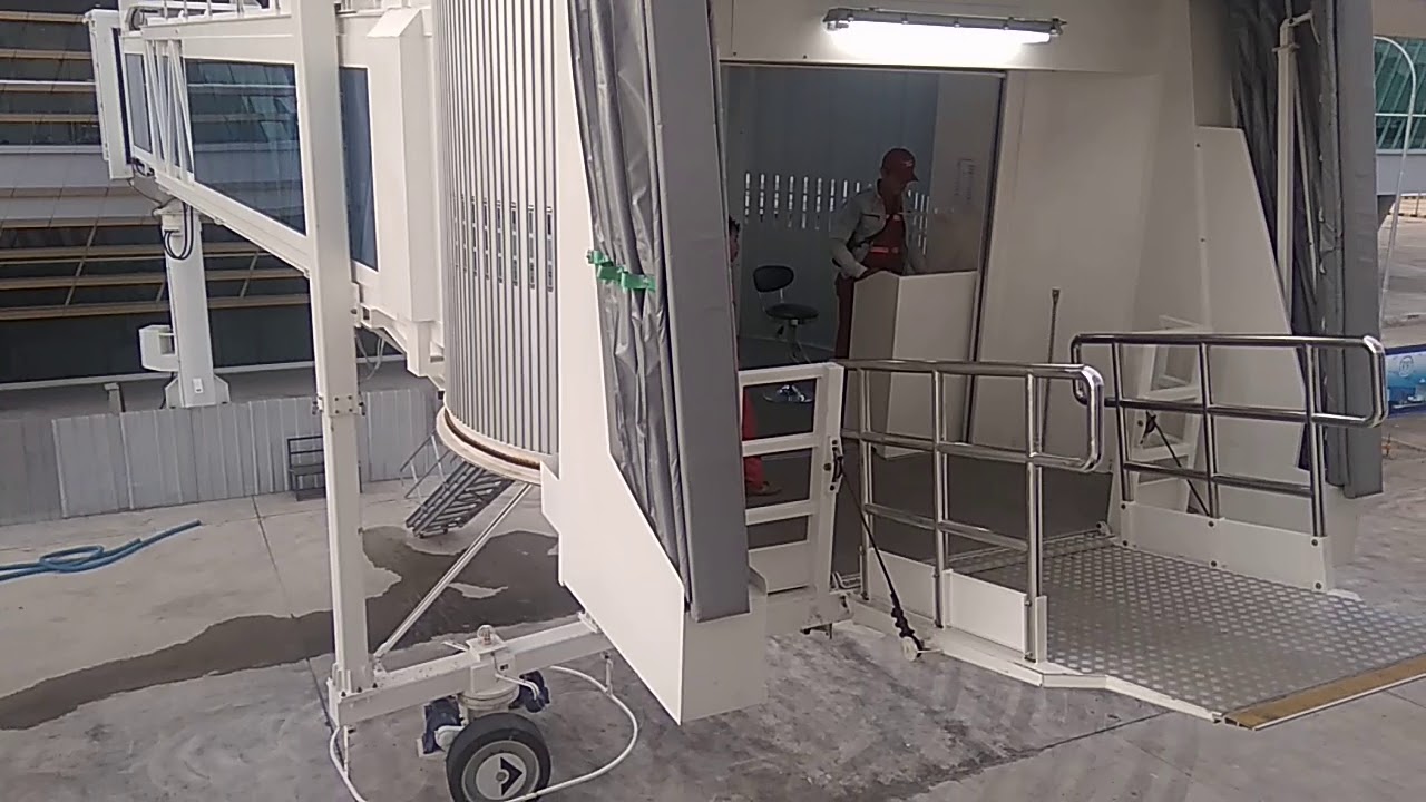 PASSENGER BOARDING BRIDGE DOCKING BAKAUHENI SEAPORT (PENGOPERASIAN