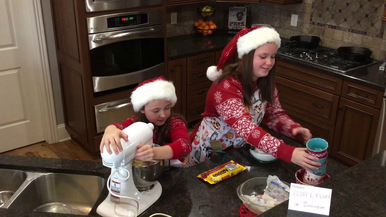 Reagan and McKenna make some Chocolate Chip Cookies! - YouTube
