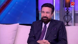 ياسمين عز : بتضحك ليه من اول ما دخلت الاستديو؟ .طارق الدسوقي: عندي رسالة ليكي من رجالة اسكندرية   !!