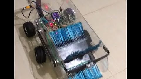 Autonomous garbage collecting robot