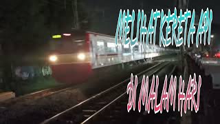 Melihat Kereta Api Dimalam Hari || See The Train At Night