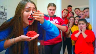 Zúčtování Ve Škole Diana A Marushko Se Pohádali Kvůli Chlapovi Diana A Přátelé