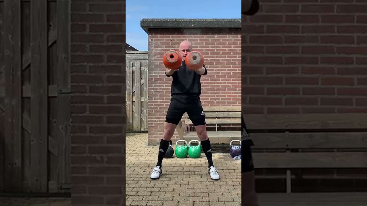 Double Kettlebell Swing 2x28kg