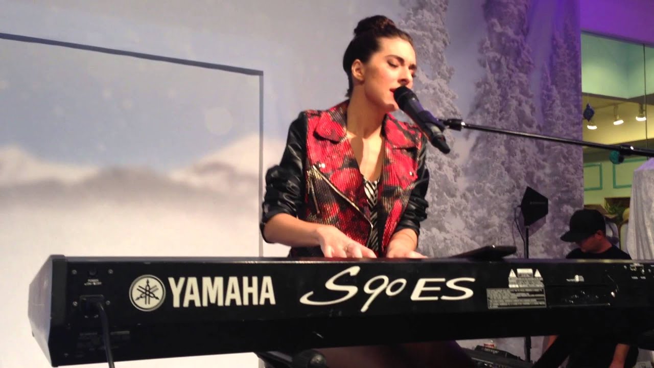 Christina Grimmie -HOLD ON, WERE GOING HOME  at Westside Pavilion