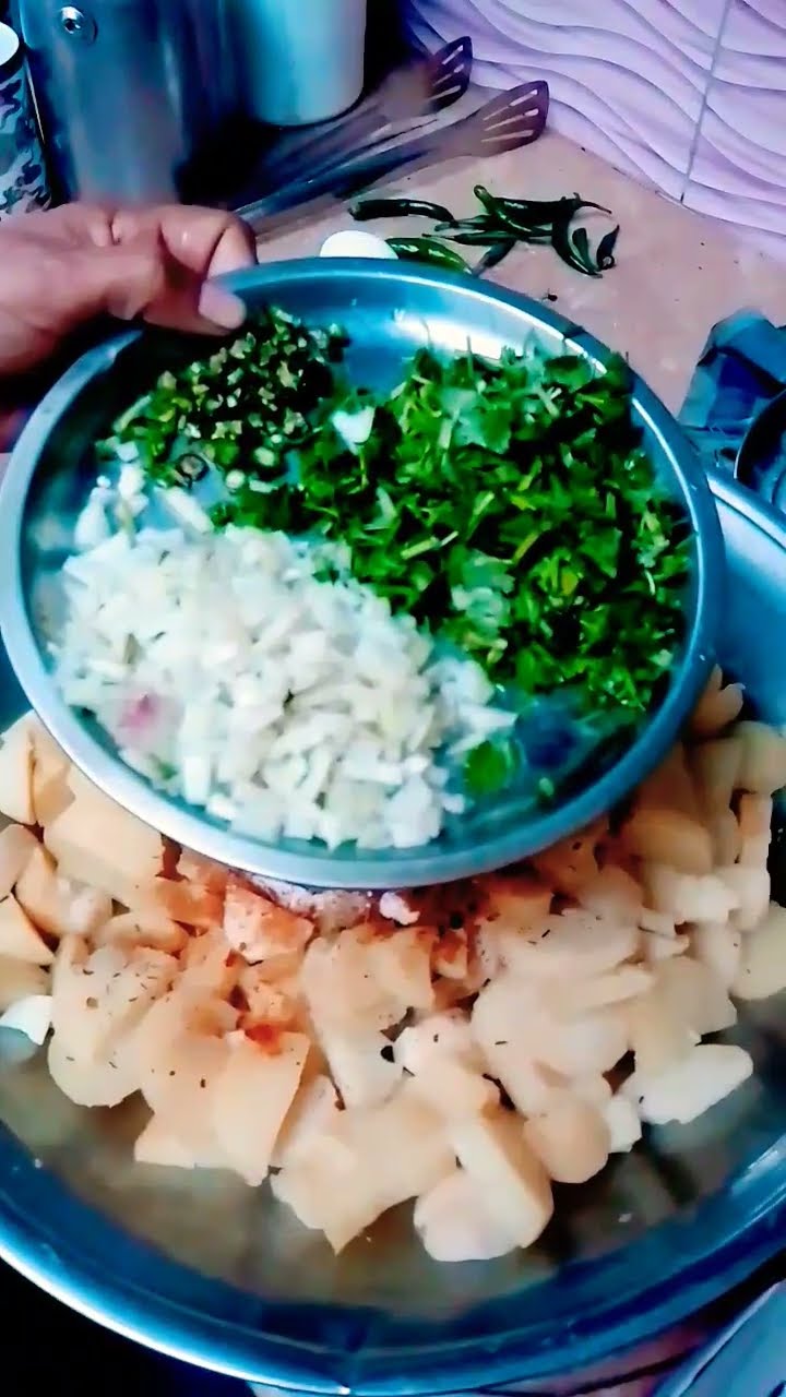 delicious Alu ki tikkiyan with raita😋😋😋 - YouTube