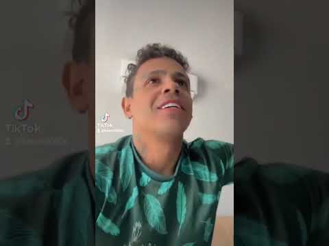 فرحة اللاعب المحترف البرازيلي ايلتون لاعب النصر والفتح والقادسيه سابقآ المنتخب السعودي