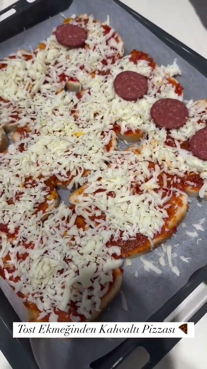 Tost ekmeğinden kahvaltı pizzası ?