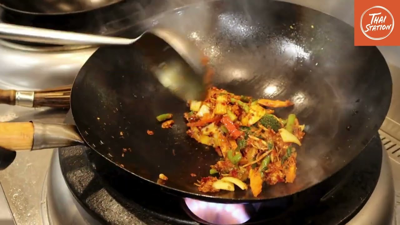 🔥 Authentic Pad Cha Stir-Fry | Thai Station Restaurant 🌶️