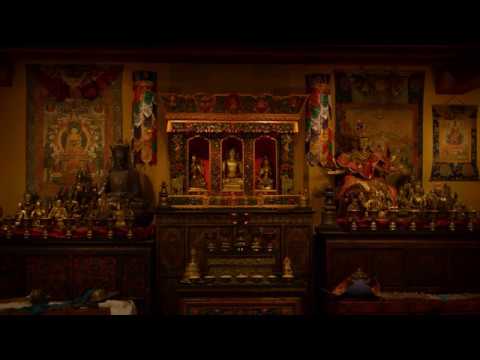 2-hours-of-chanting-in-a-tibetan-buddhist-shrine-room-for-meditation-and-concentration