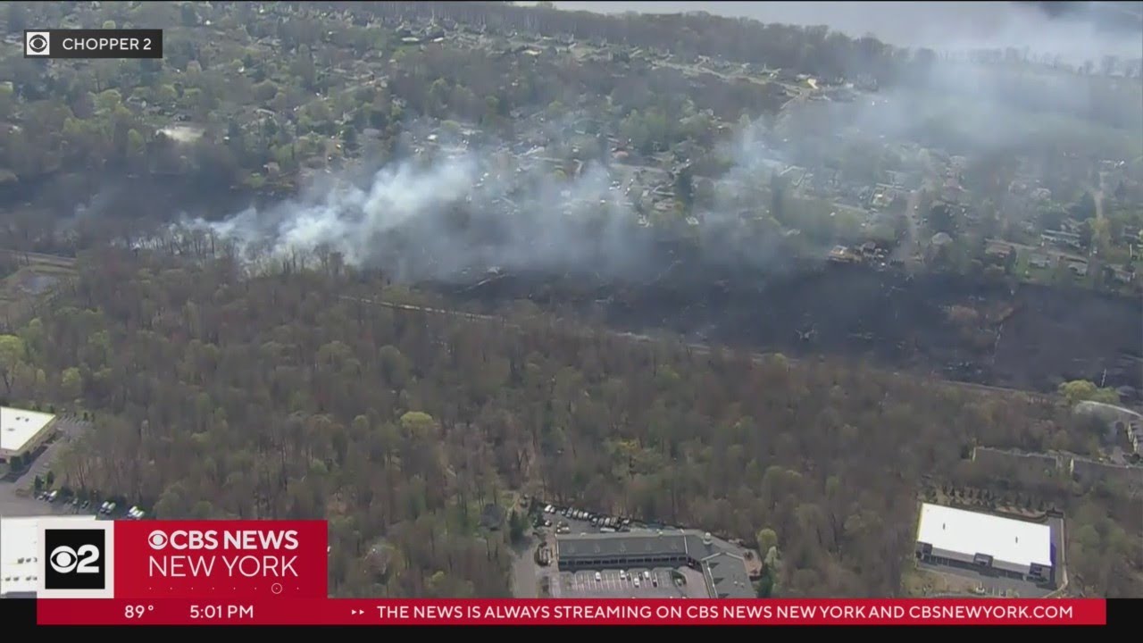Large brush fire burning in Rockland County, threatening homes - YouTube