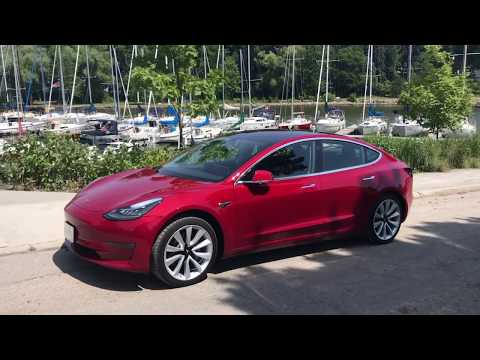 Video: Umí Tesla řídit samy?