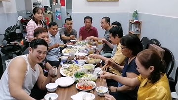 Tiệc mừng đoàn viên sum họp gia đình tất niên ,chào đón xuân Quý mão 2023