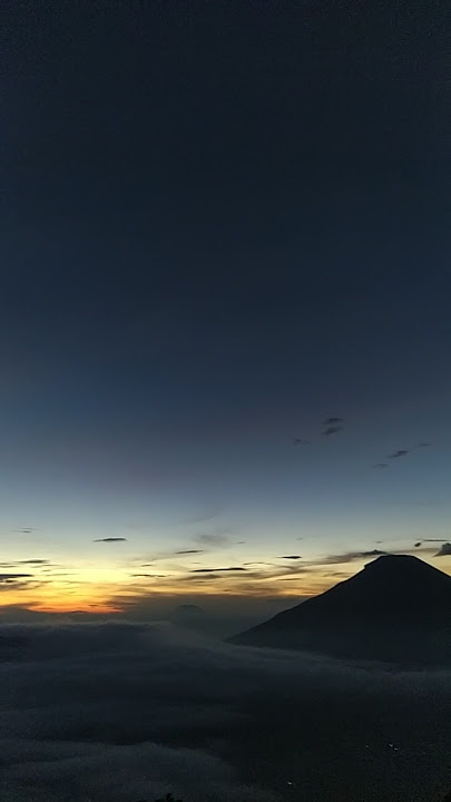 Hayya ala sholah kalimat dlm adzan yg artinya 'Marilah Kita Sholat' #adzan #adzanmerdu #dieng