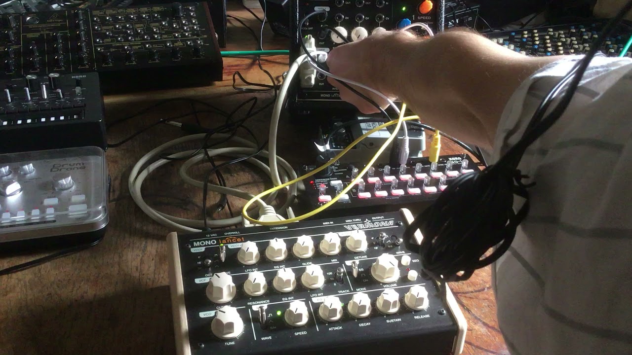 Vermona Mono Lancet ‘14 + modular dock and Korg SQ-1 audio rate drone/oscillation