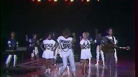 Wham wake me up before you Go go￼ live