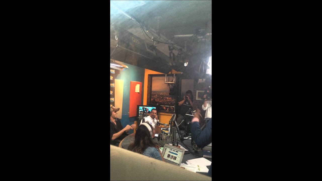 Enrique Iglesias entrevista en mega97.9fm 2014