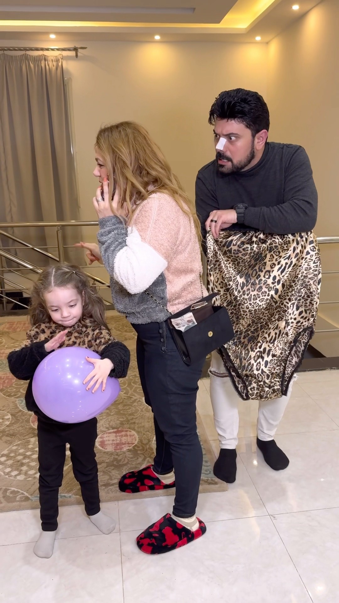 اخذت منها فلوس و ظهرلي شيئ لم اتوقعه