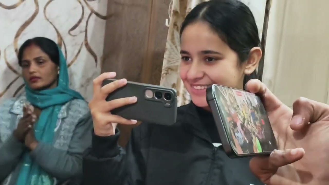 संगत के घर में श्री गुरु महाराज जी का पावन सत्संग | संत-भगतों ने गाए भजन 🎶