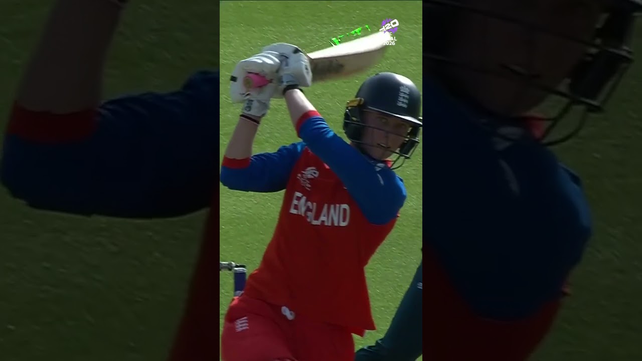 Freya Kemp with the some final-over fireworks to give England the momentum 💥 #T20WorldCup