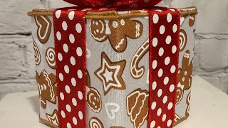 Let’s make a cute gift box for our gingerbread decor!
