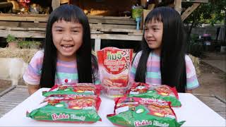 น้องอุ๋มอิ๋มลองกินมาม่ากิมจิเกาหลีครั้งแรก