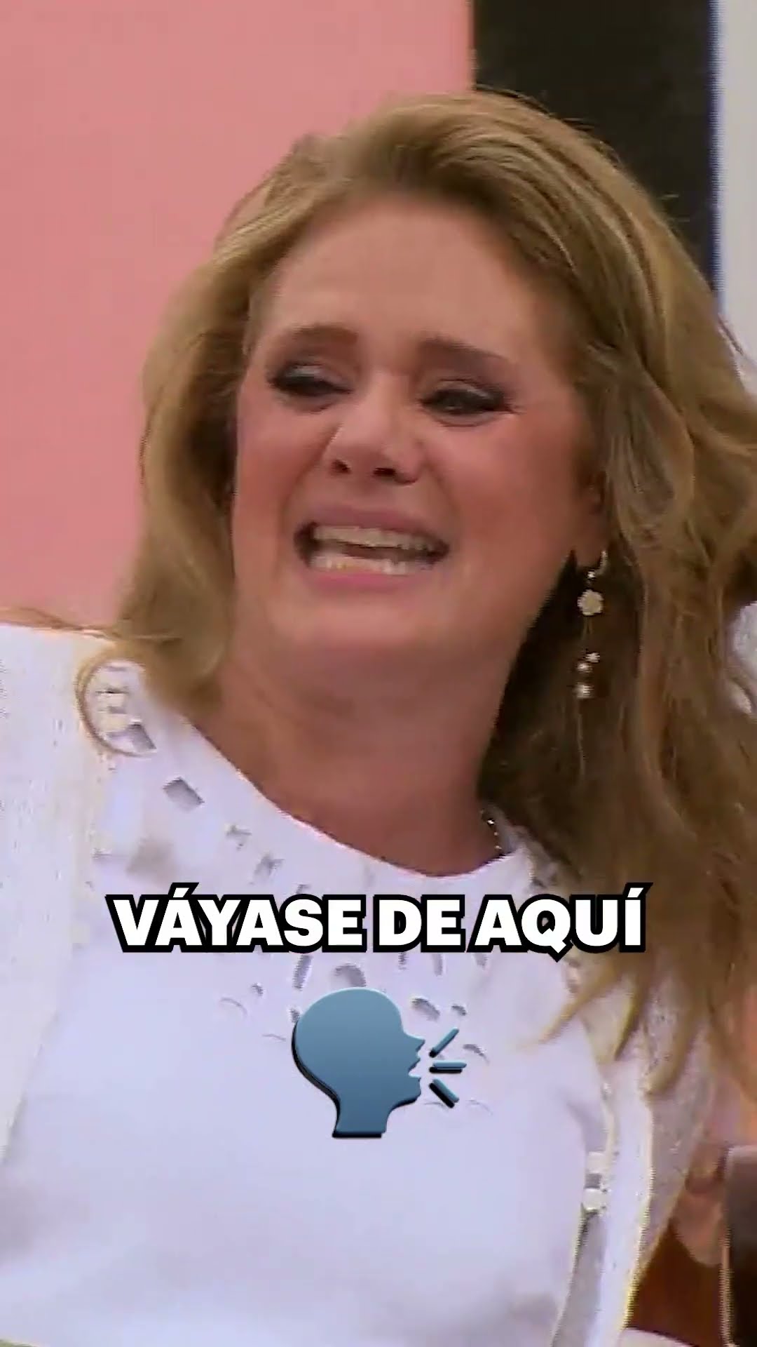 ¡Contrólese! ... es que también ni lo dejas hablar Victoria ????#amoresverdaderos