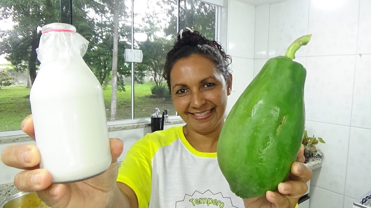 COMO FAZER LEITE DE COCO DE GARRAFINHA E ENSOPADO DE MAMÃO VERDE COM OVOS E LEITE DE COCO
