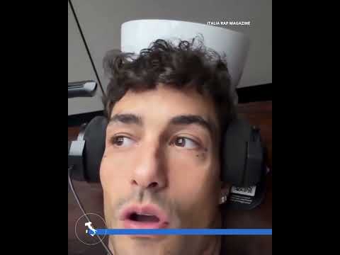 Video Tony Effe ha raccontato di stare cercando di smettere di fumare dopo anni di dipendenza