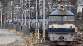 【4K高画質】【ジョイント音最高！】JR貨物EF210形300番台358号機（前照灯LED）＋タキ20両が大宮駅10番線を通過するシーン（臨8685レ・新A152・石油輸送） 2025.10.21