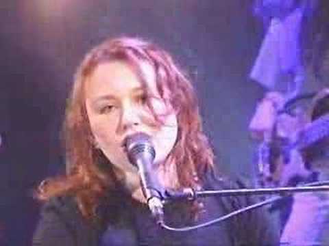 Tori Amos - Black Dove (live)