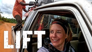 Finding a way to transport my broken motorcycle 570 kilometers through West-Africa |S7E51|