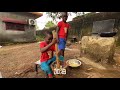 非洲孩子第一次喝豆浆吃油条