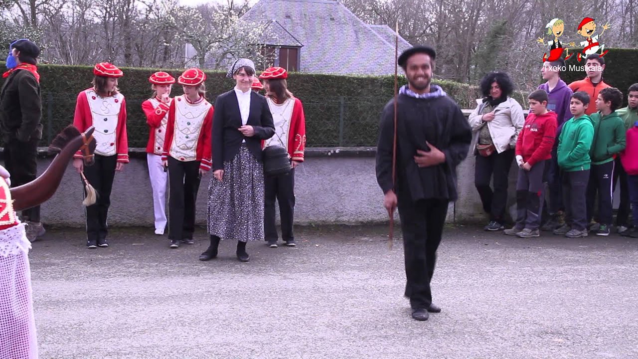 24511 Gamere  Zihigako gazteen Maskaradak 2013an,  Aloze - Zibose - Onizegaine.