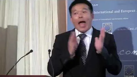 马屁教授清华大学胡鞍钢的英语真的太丢人了，听得人心脏几欲破裂！ - 天天要闻