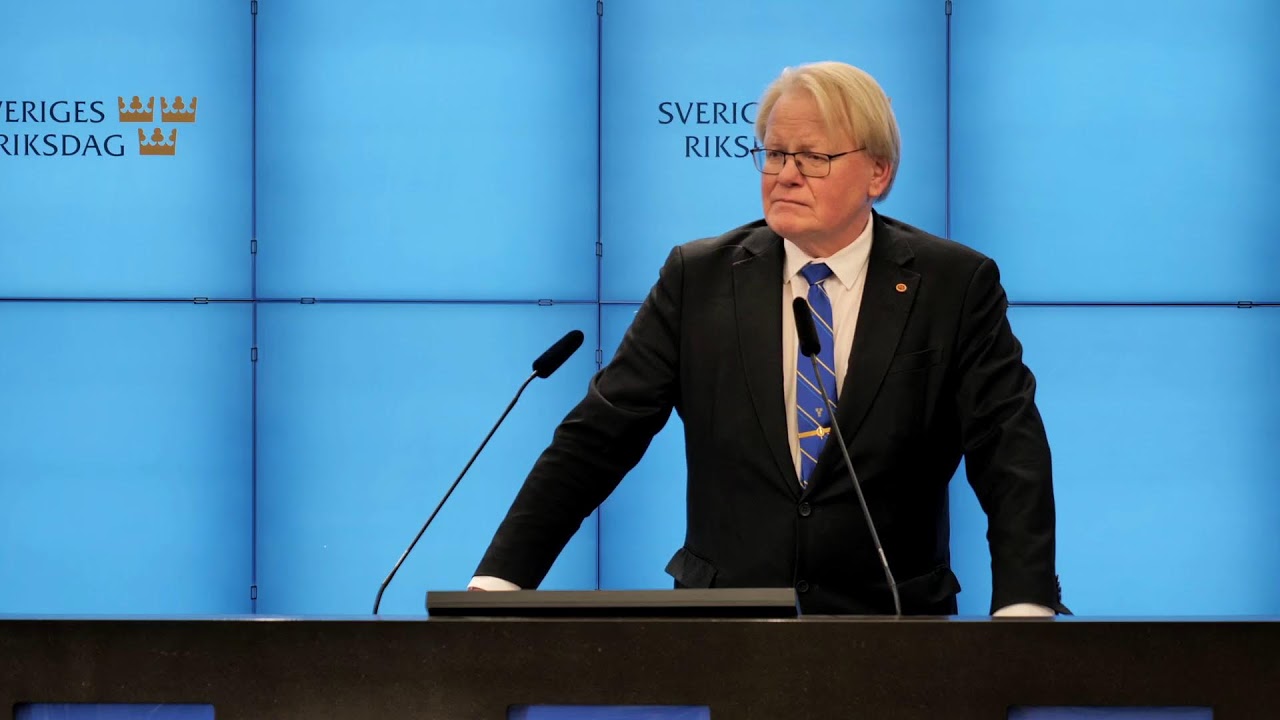 LIVE: Pressträff med Peter Hultqvist