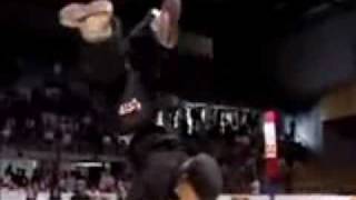 2 midgets beark dancing
