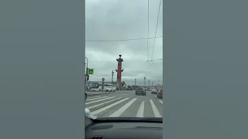 Ростральные колонны.