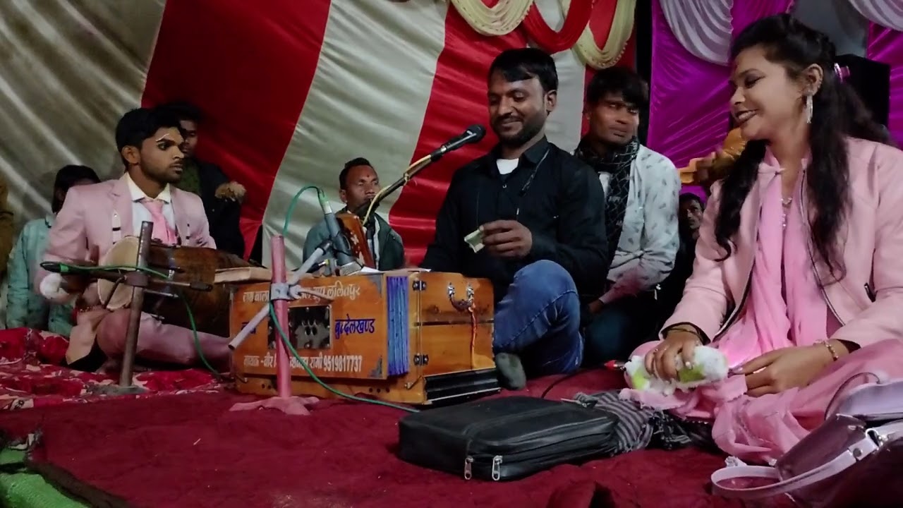 दूल्हा ने बजाया dholak 