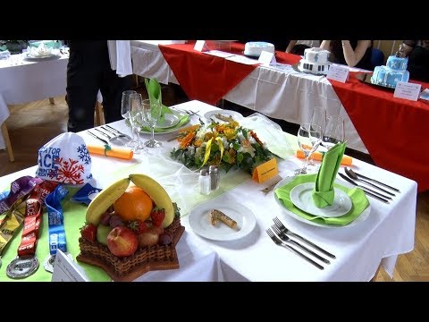 Video: Jak Vyzdobit Slavnostní Stůl K Výročí Starší Osoby