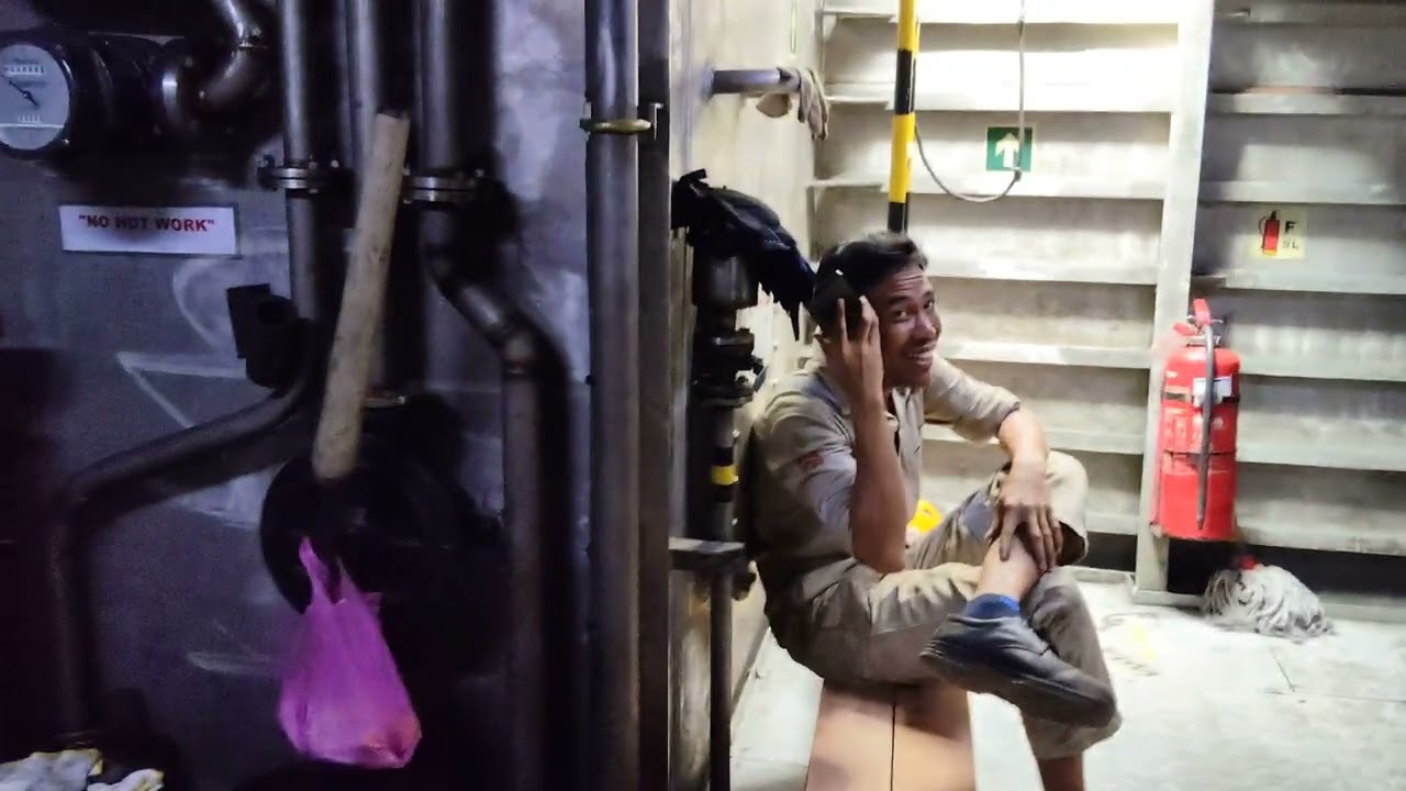 Kami kerja dalam kapal JVC bravo pagi ini...