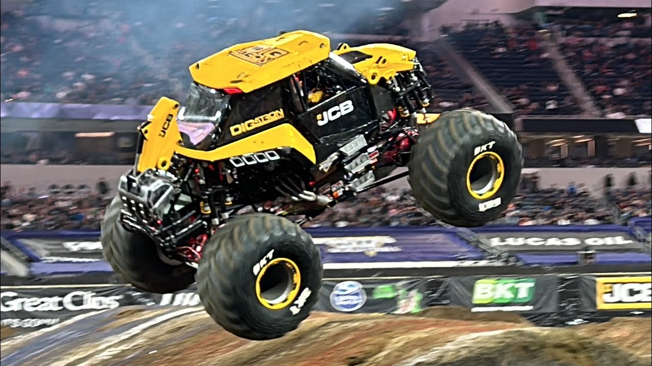 Monster jam world finals XXII Los Angeles,CA JCB digatron freestyle YouTube