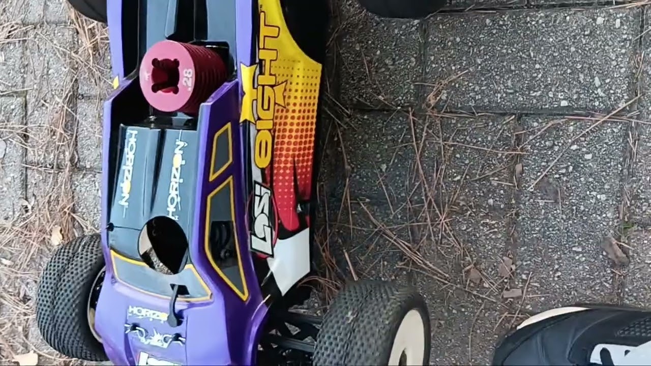 Roblosi71 outdoors enjoying my Losi 8ight nitro truggy 