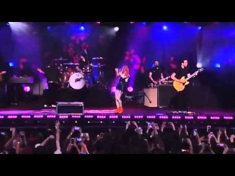 Still Into You (live) HD | PARAMORE